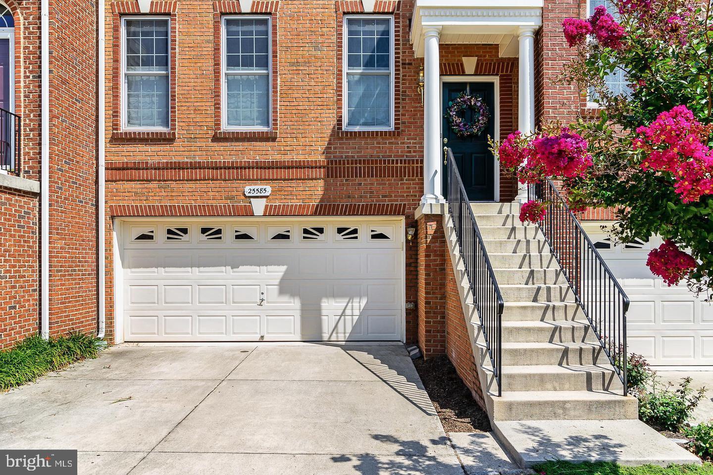 SOUTH RIDING - Residential Lease