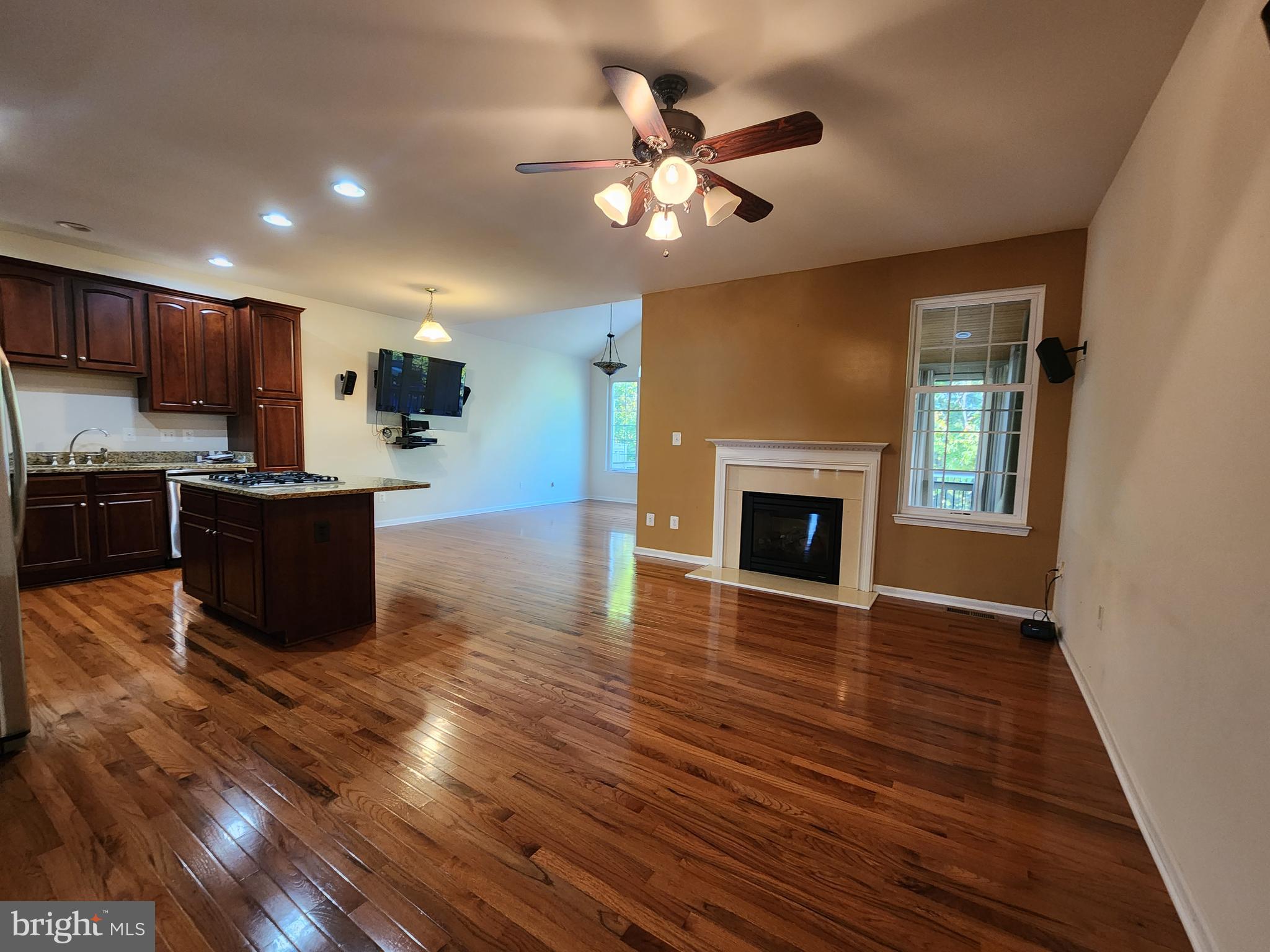 SOUTH RIDING - Residential Lease