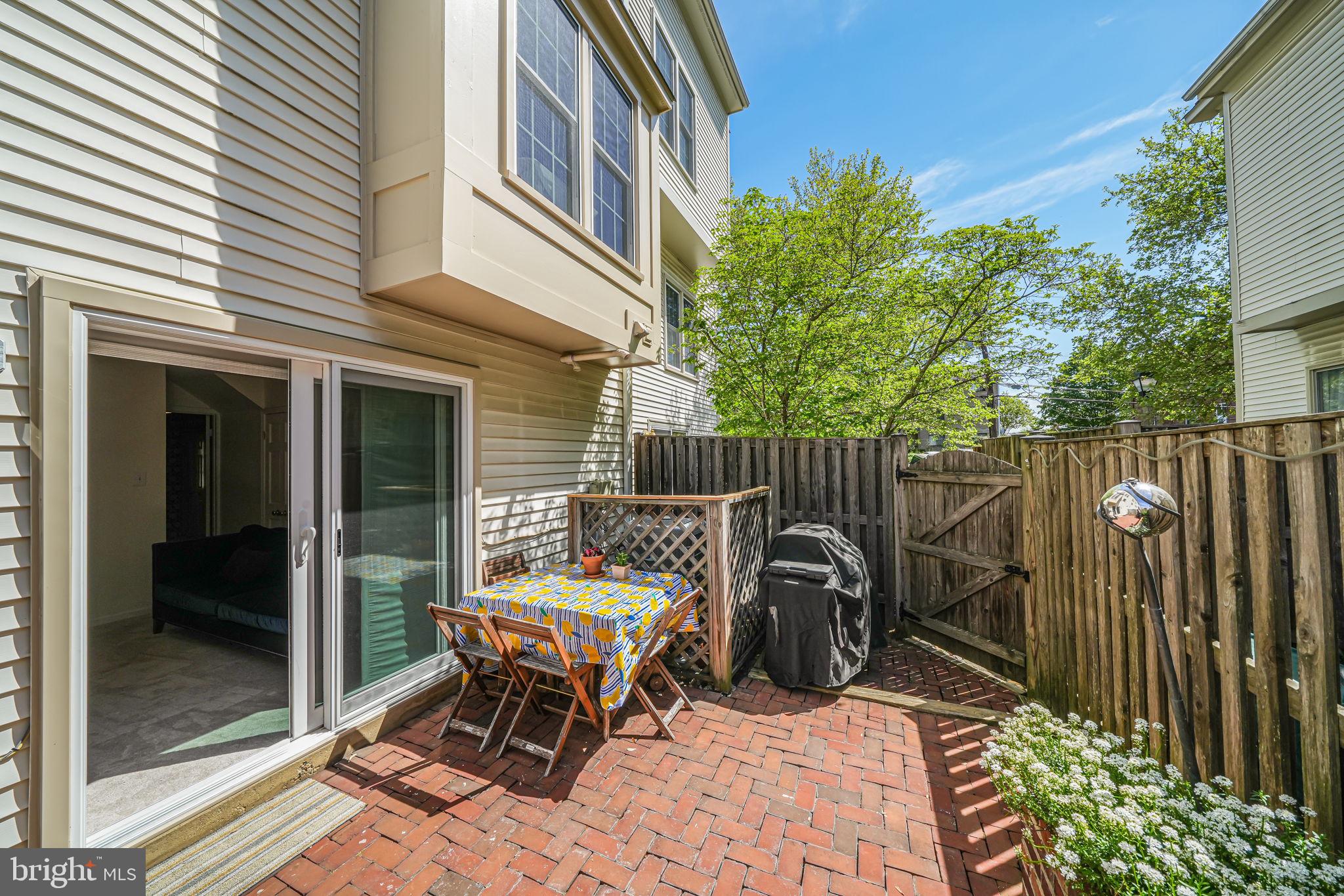 LYONGATE - Residential