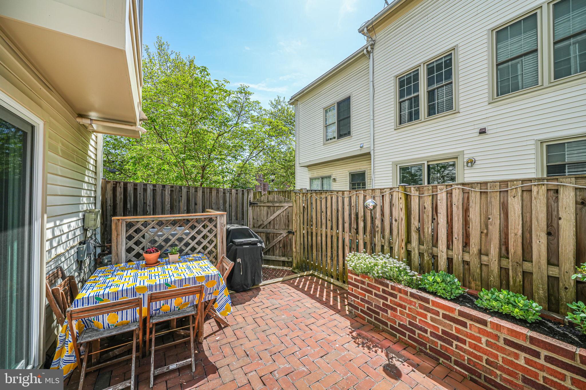 LYONGATE - Residential