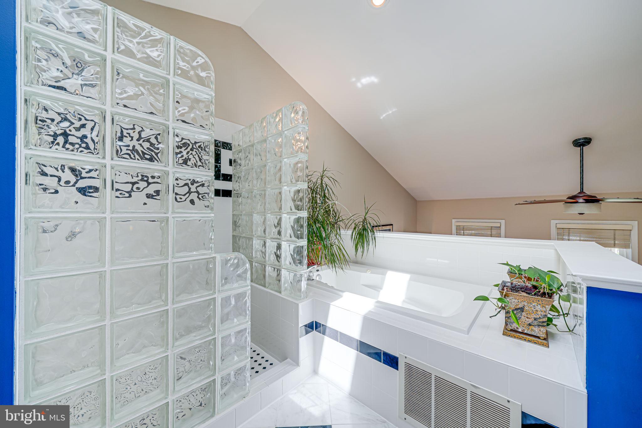 LYONGATE - Residential