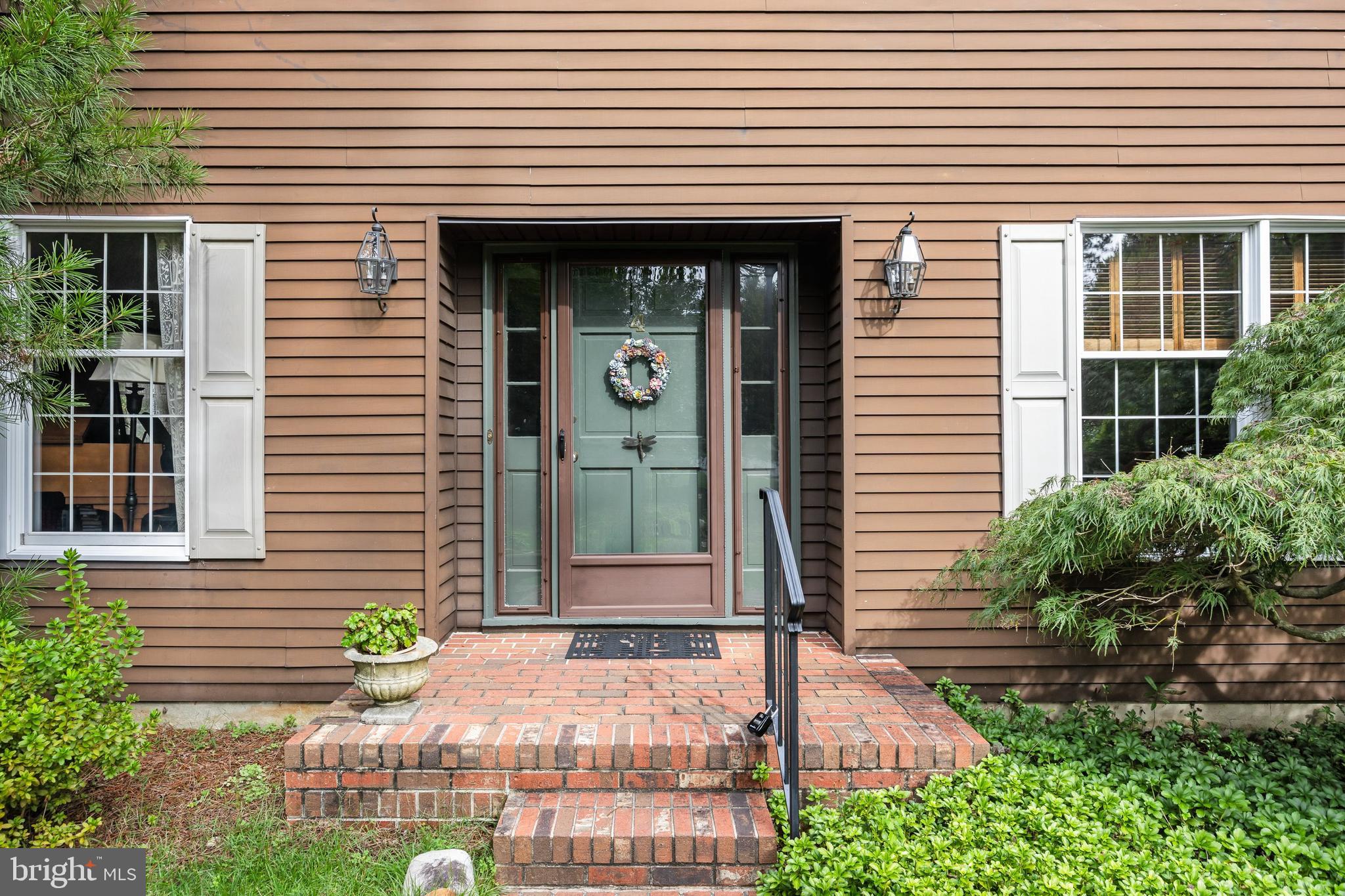 4 SHERWOOD DRIVE