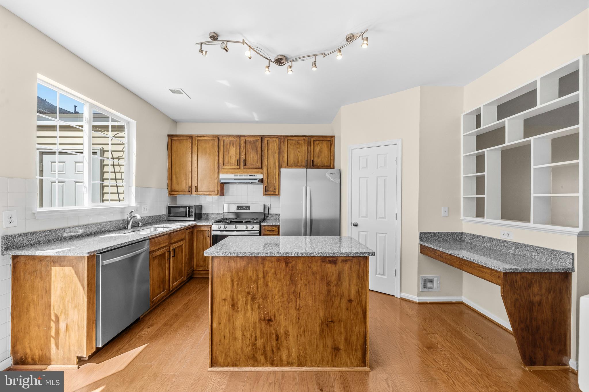 MCNAIR FARMS LANDBAY - Residential