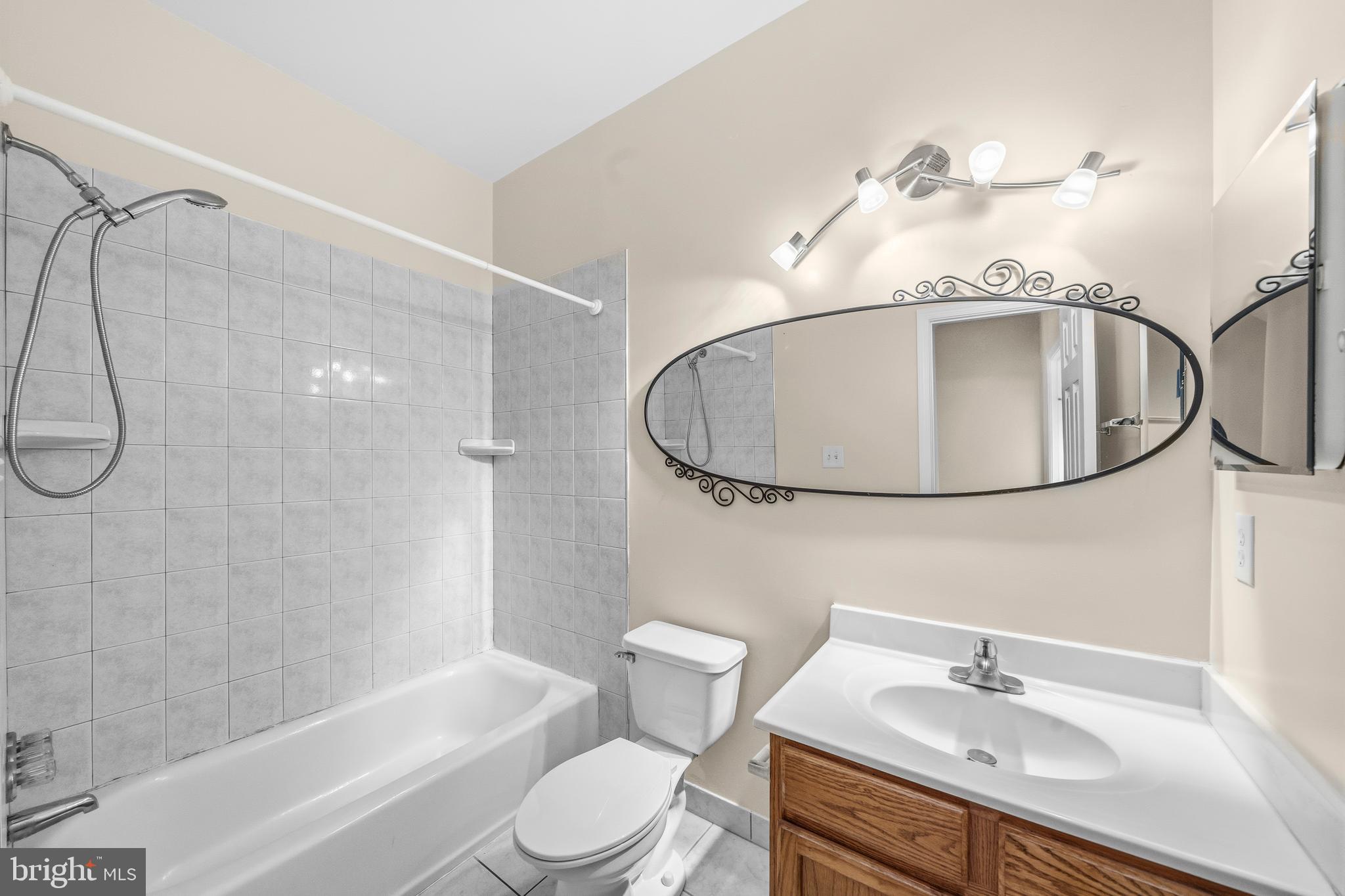 MCNAIR FARMS LANDBAY - Residential