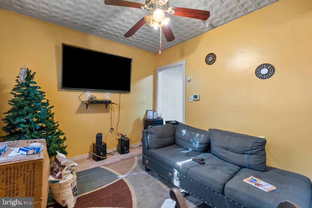 HOLLINS MARKET - Residential Income