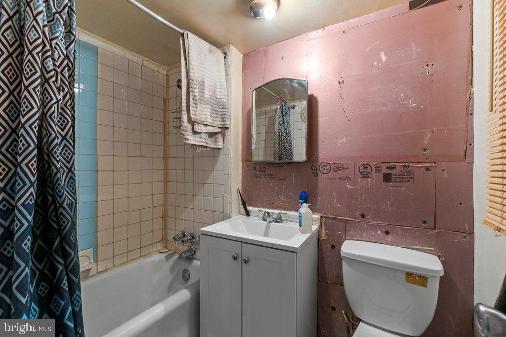 HOLLINS MARKET - Residential Income