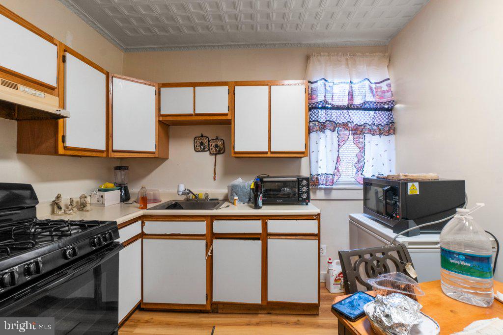 HOLLINS MARKET - Residential Income