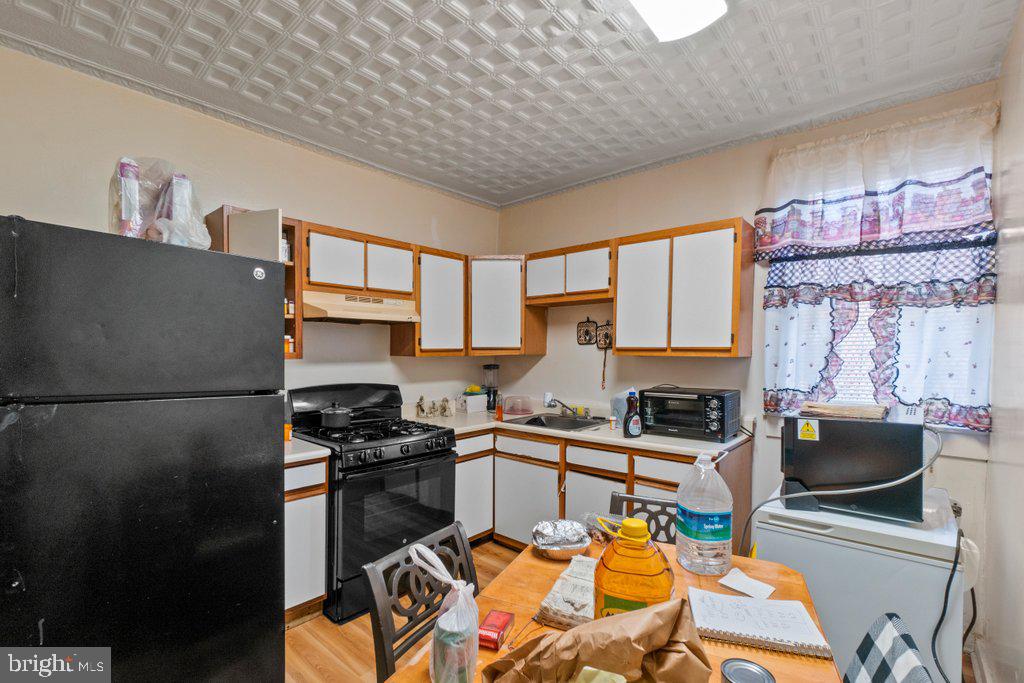 HOLLINS MARKET - Residential Income