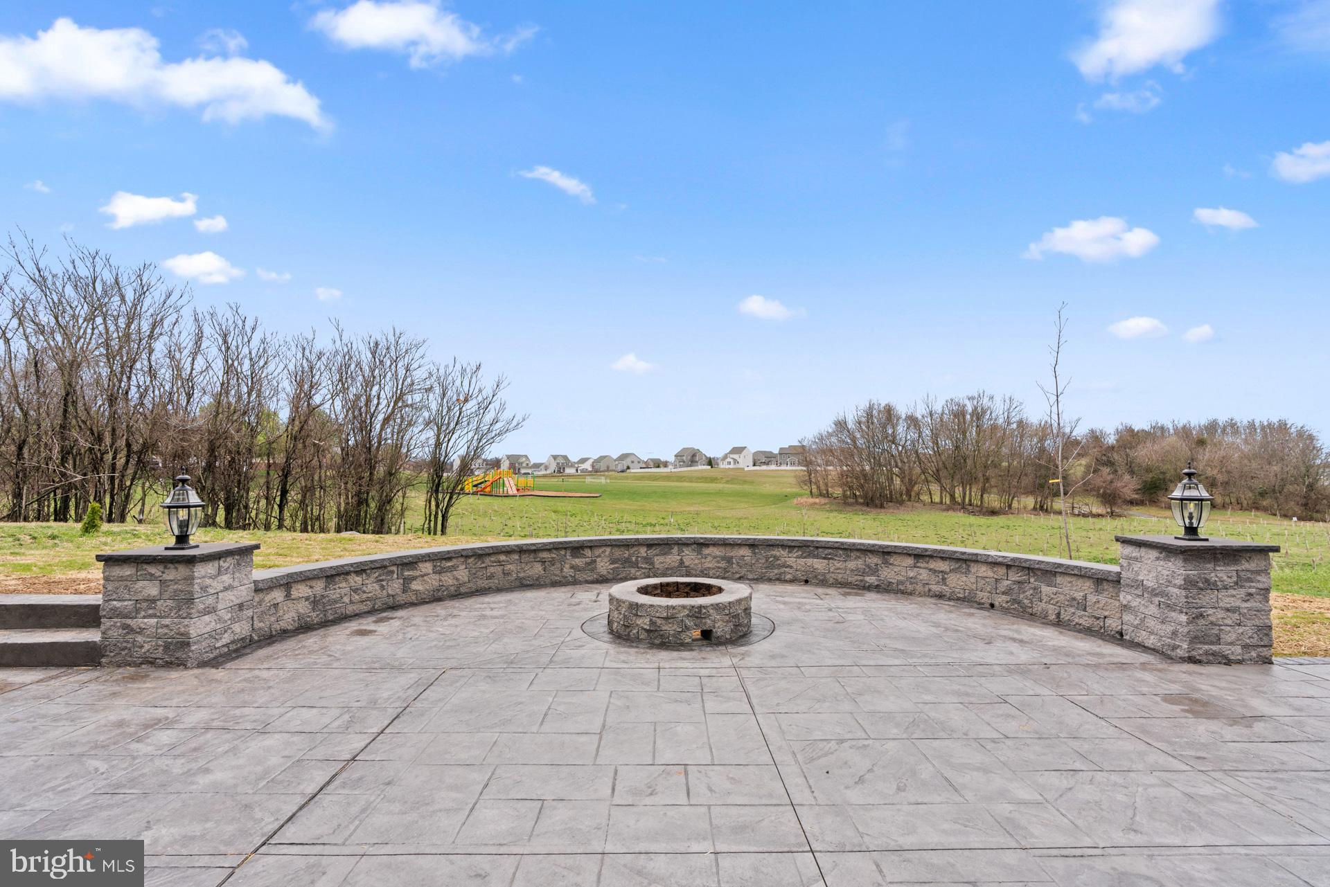 WEST FIELDS - Residential