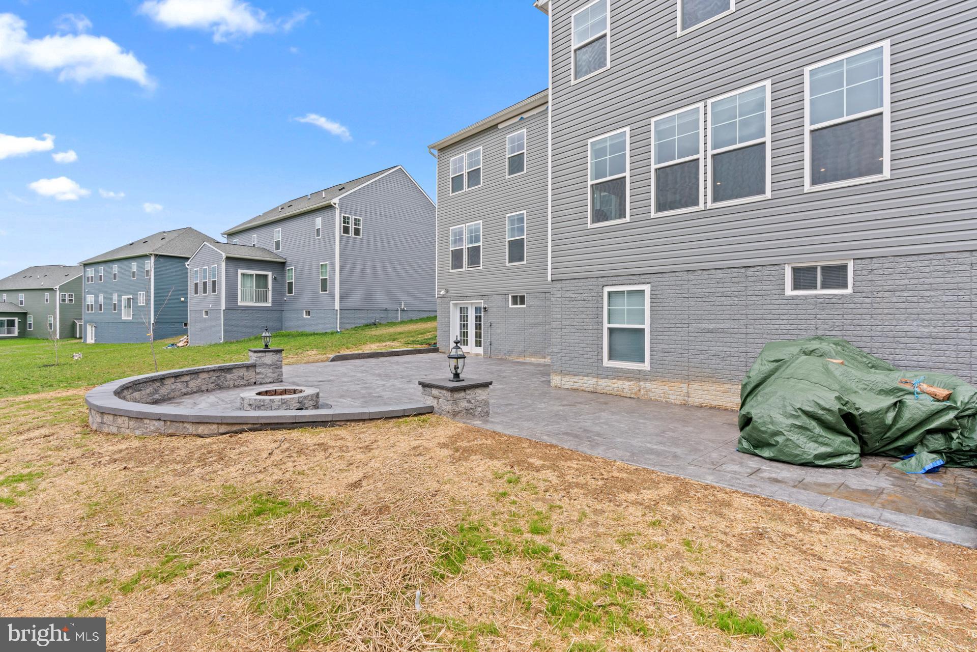 WEST FIELDS - Residential