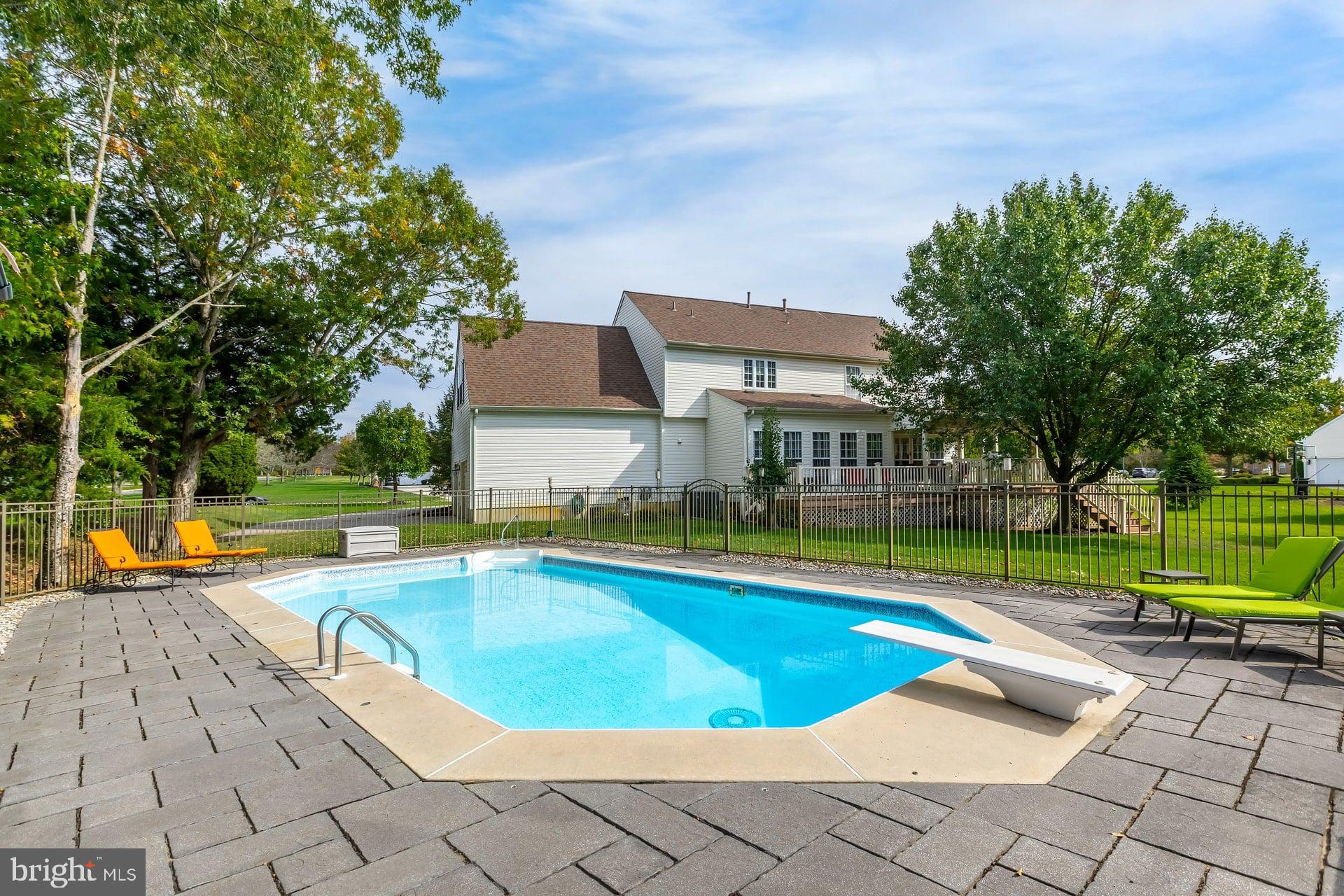 202 SHETLAND COURT