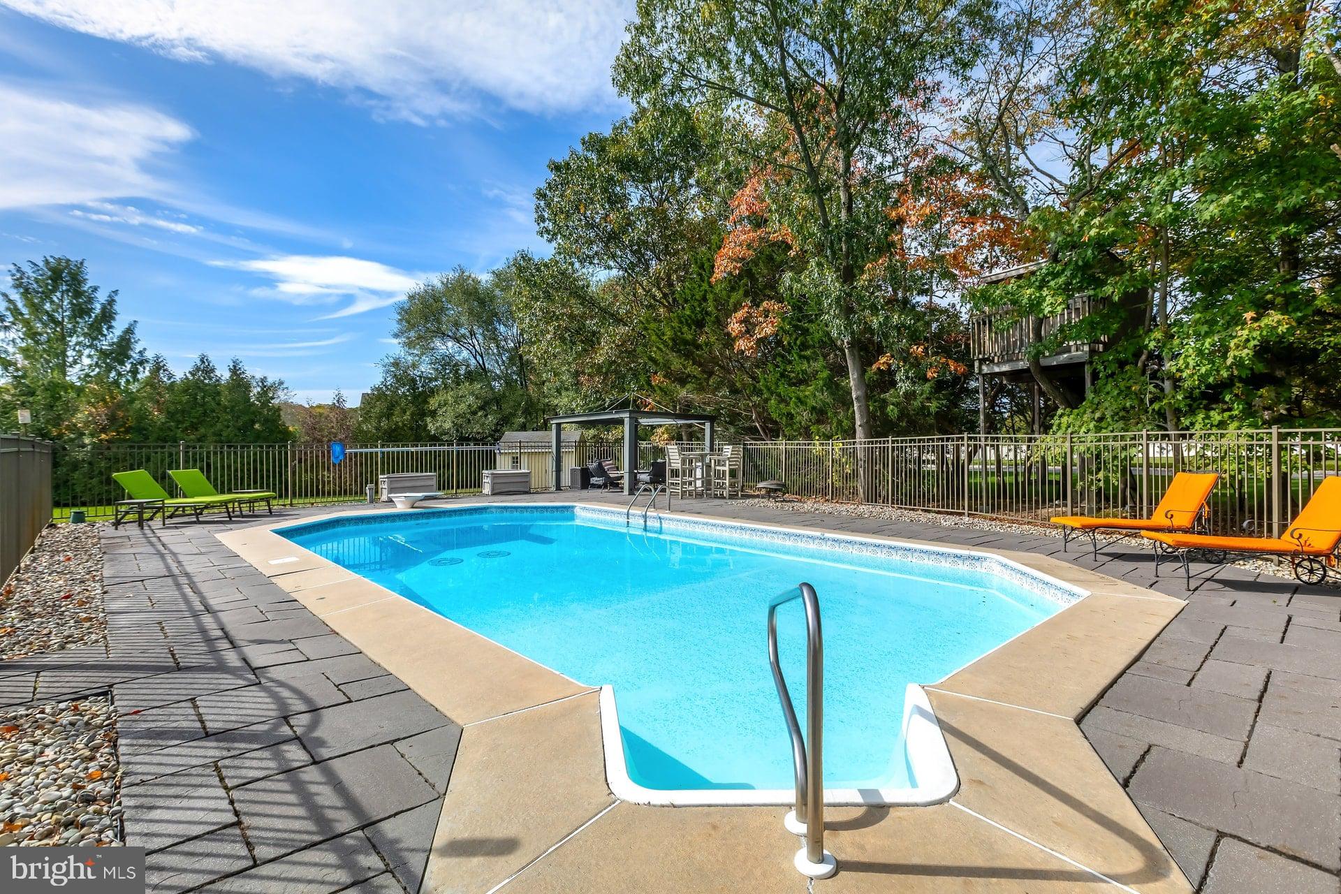 202 SHETLAND COURT