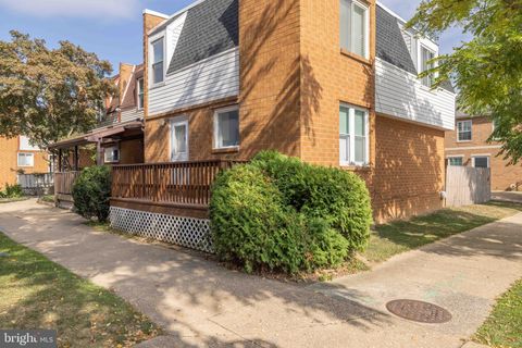 Photo of 328 Compton Court, WILMINGTON, DE 19801 (MLS # DENC2085946)