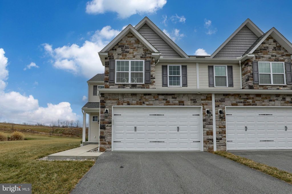 Photo of 10 CANVASBACK LN, ELIZABETHTOWN, PA 17022 (MLS # PALA2029416)