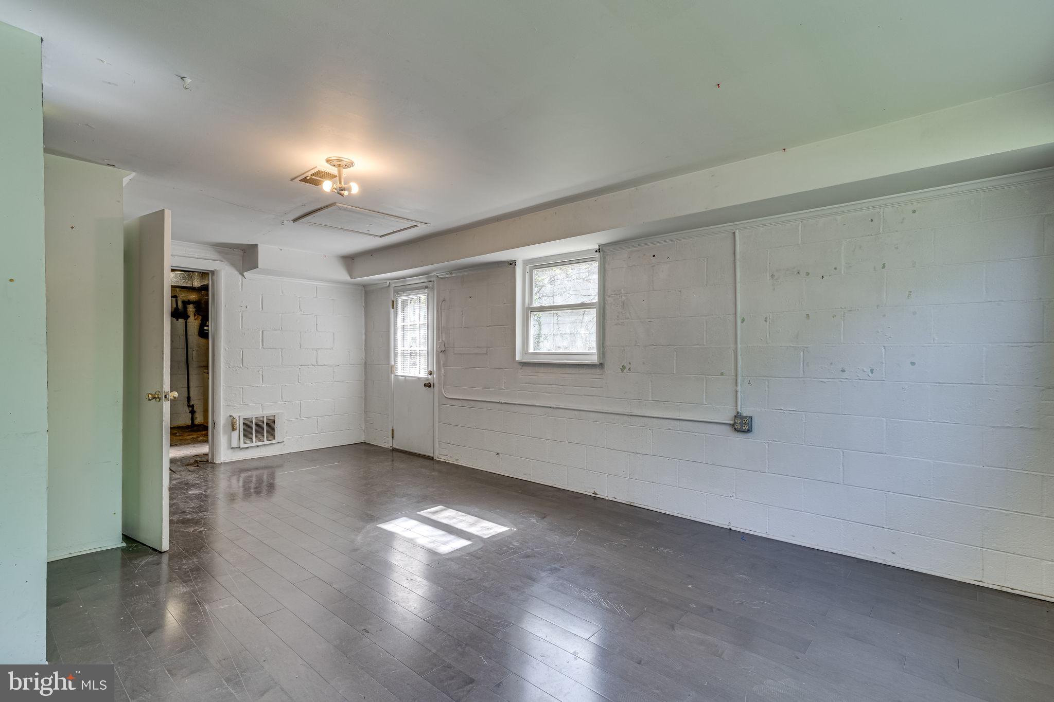 RIVERDALE WOODS - Residential