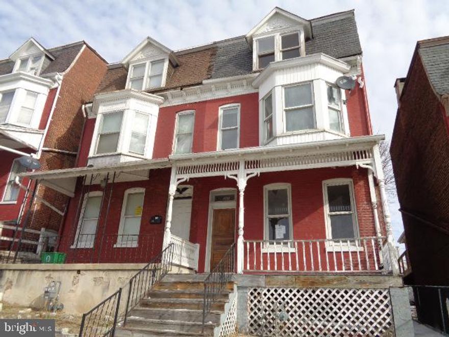 Don't miss the opportunity to own this Semi-Detached home near Farquhar Park in York City!  Features include an open 1st Floor layout with high ceilings and an eat-in Kitchen, a 2nd Floor with 3 Bedrooms, a Balcony and a Full Bathroom and a 3rd Floor with a sitting area and a 4th Bedroom!