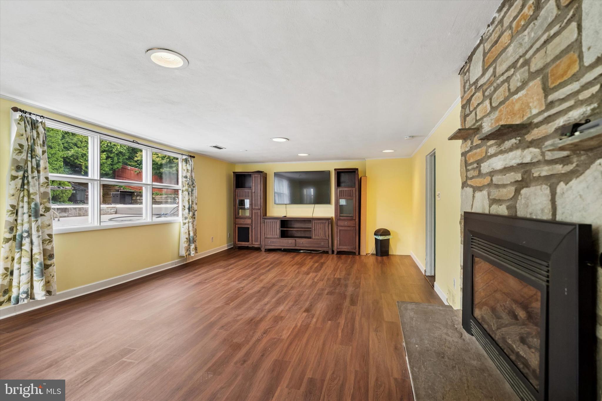 JENKINTOWN MANOR - Residential