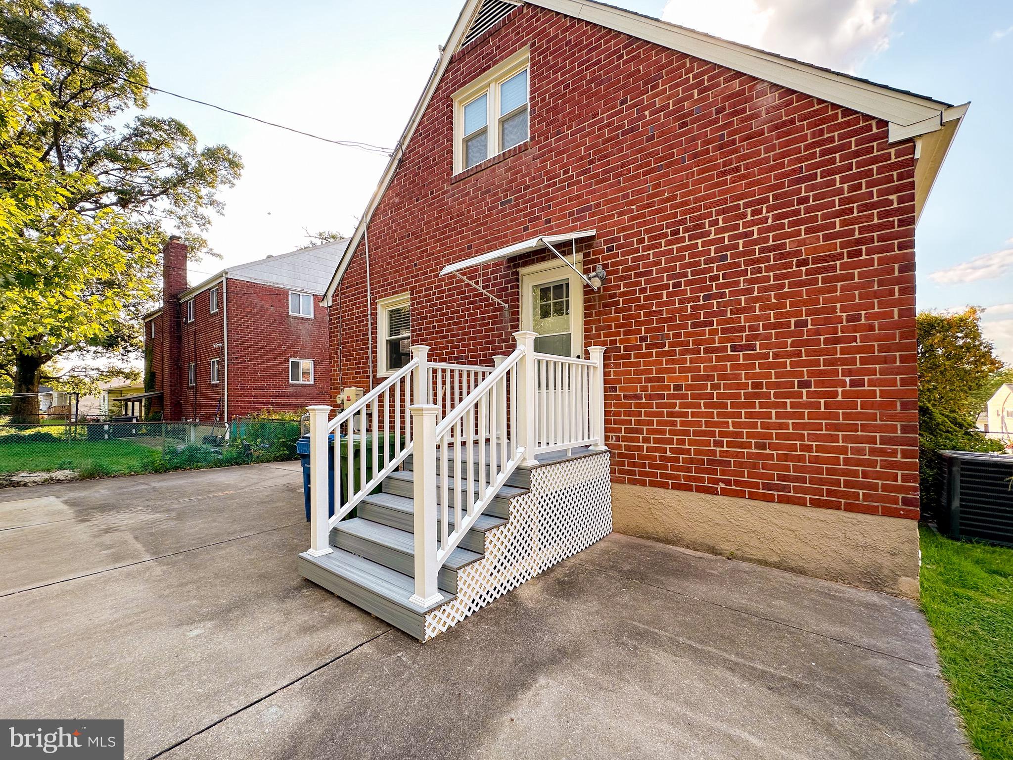 HAMILTON HILLS - Residential