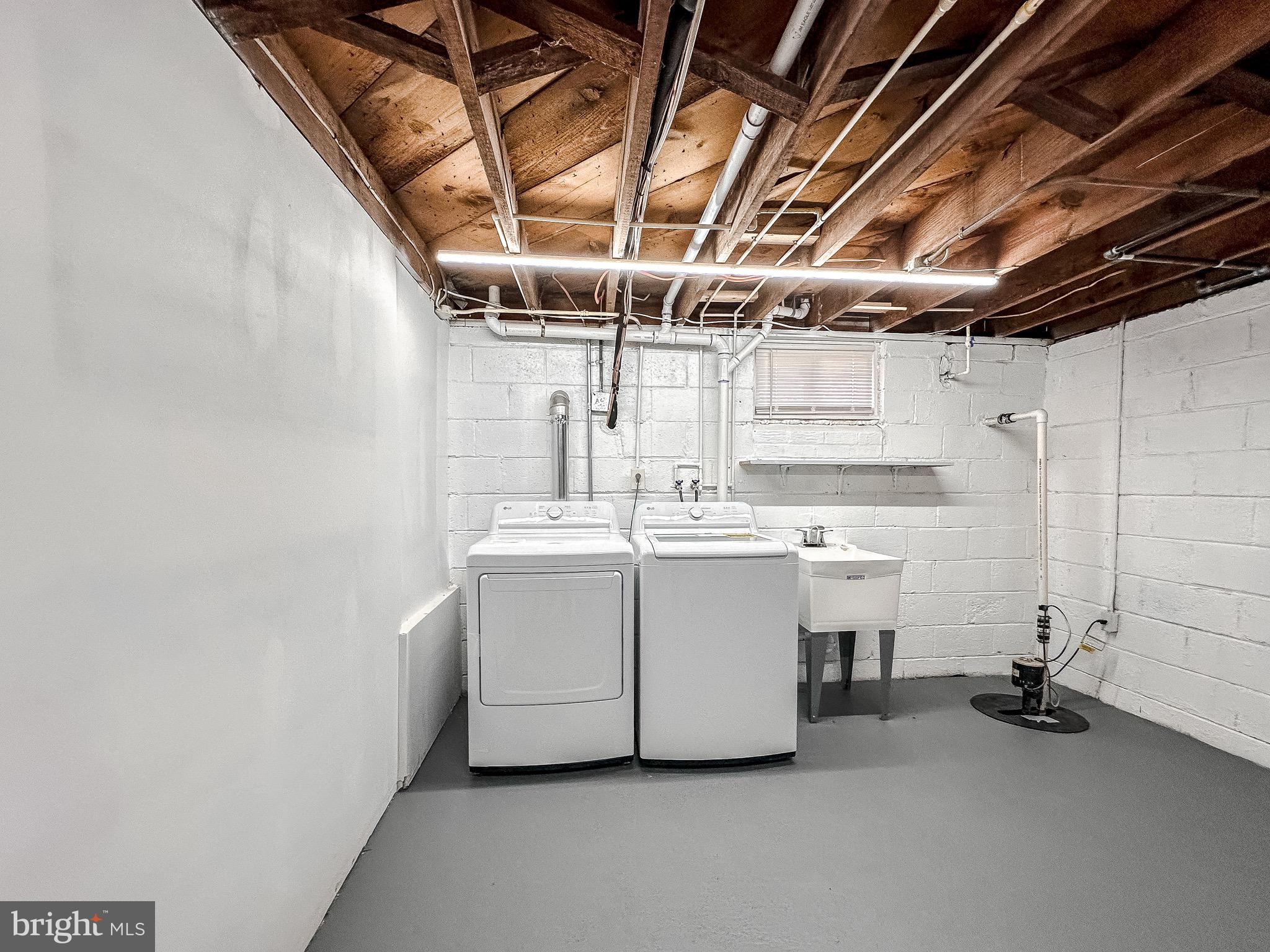 HAMILTON HILLS - Residential