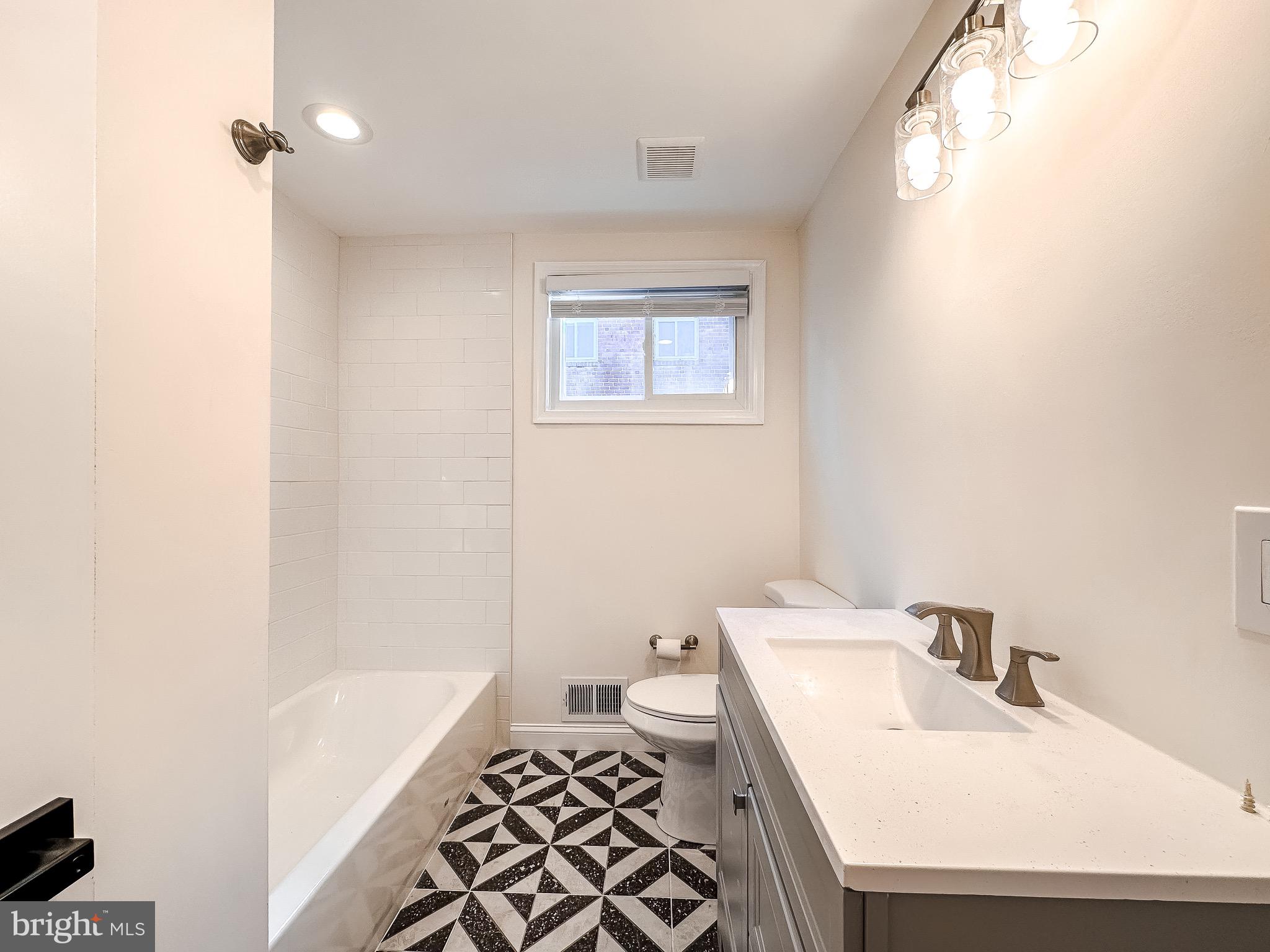 HAMILTON HILLS - Residential