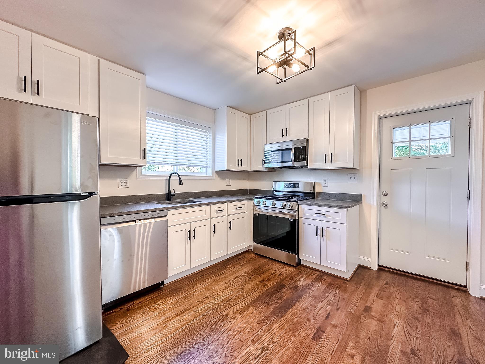 HAMILTON HILLS - Residential