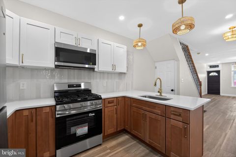 Townhouse For Sale - 413 Elm Street<br/> CAMDEN, NJ 08102