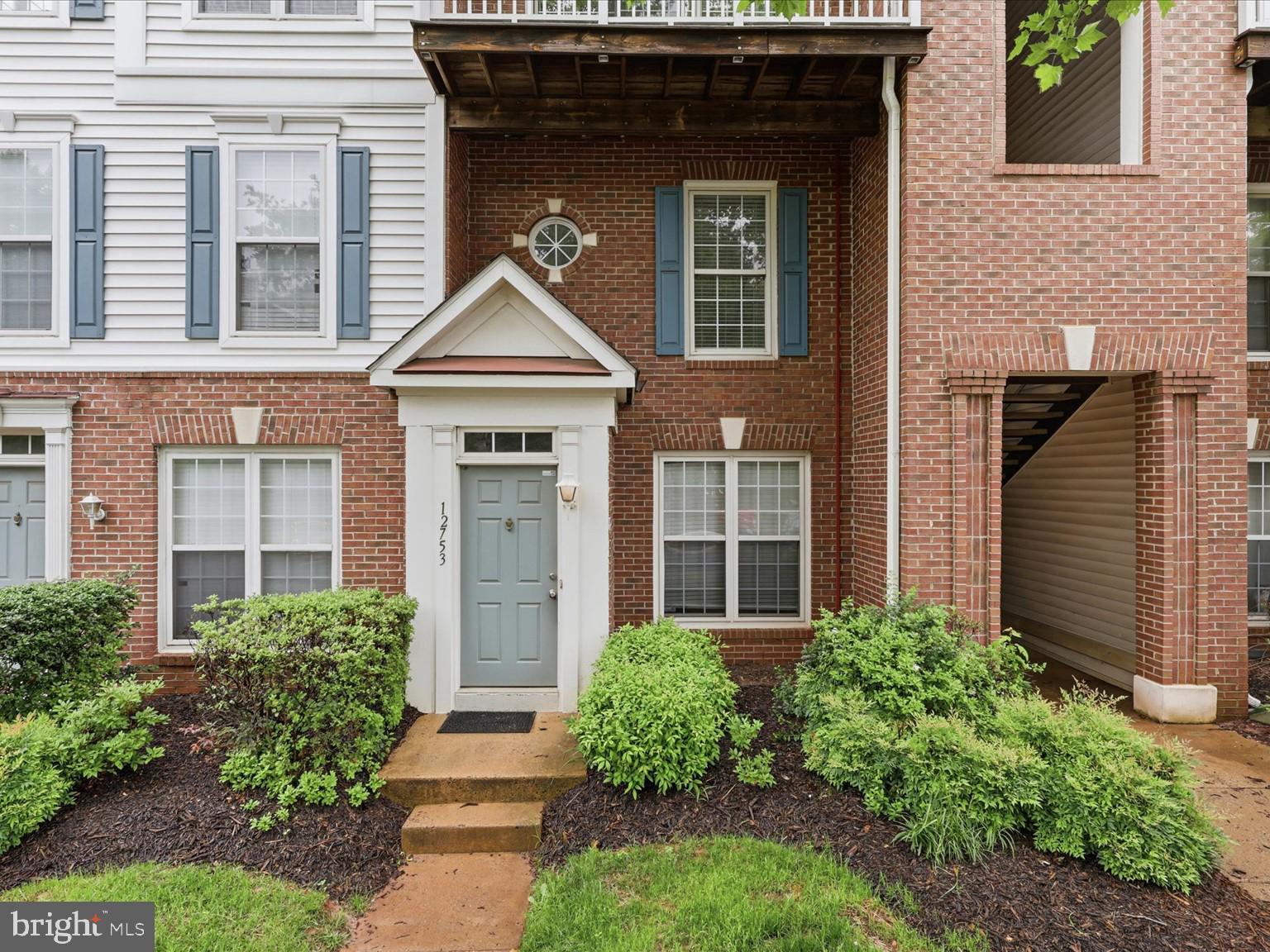 FAIR LAKES - Residential