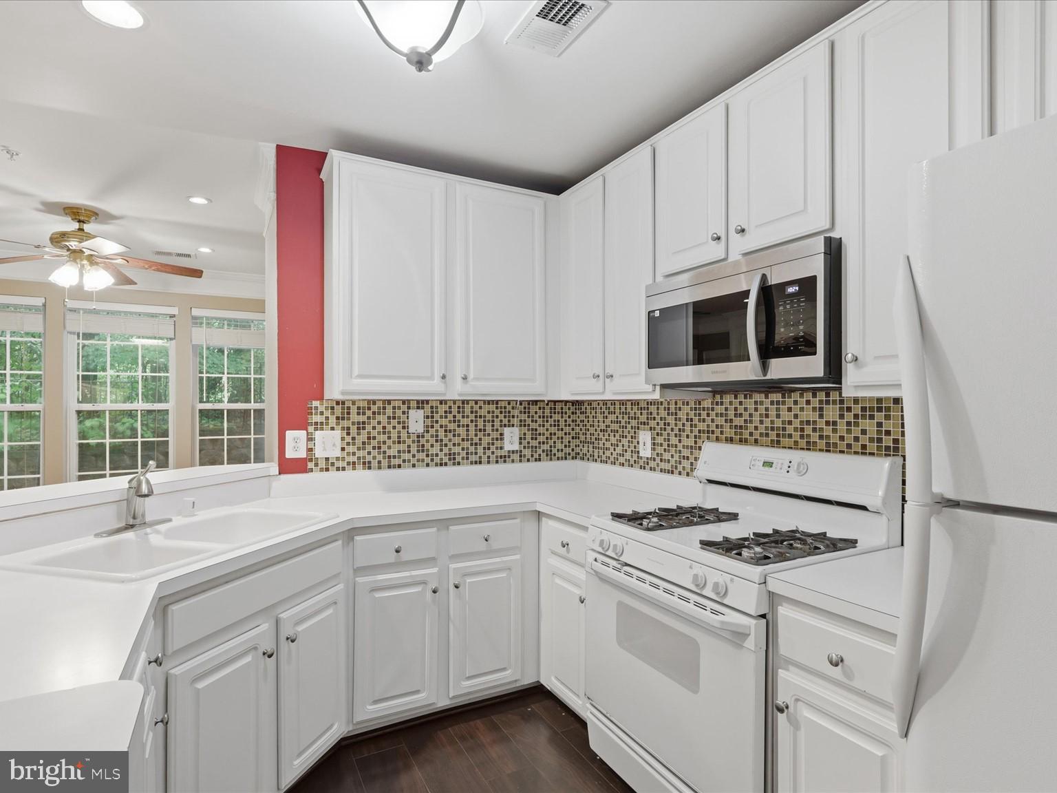 FAIR LAKES - Residential