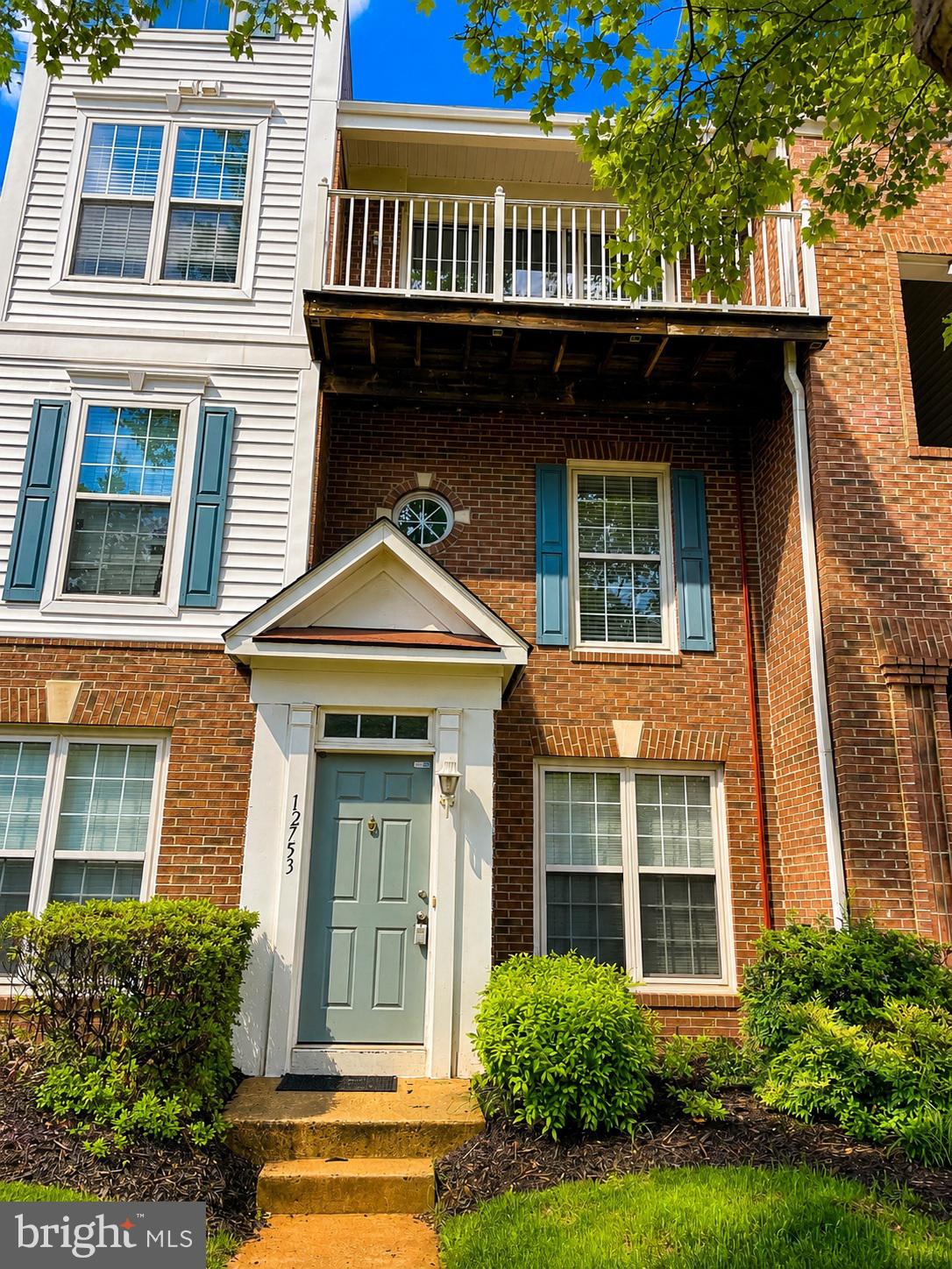 FAIR LAKES - Residential