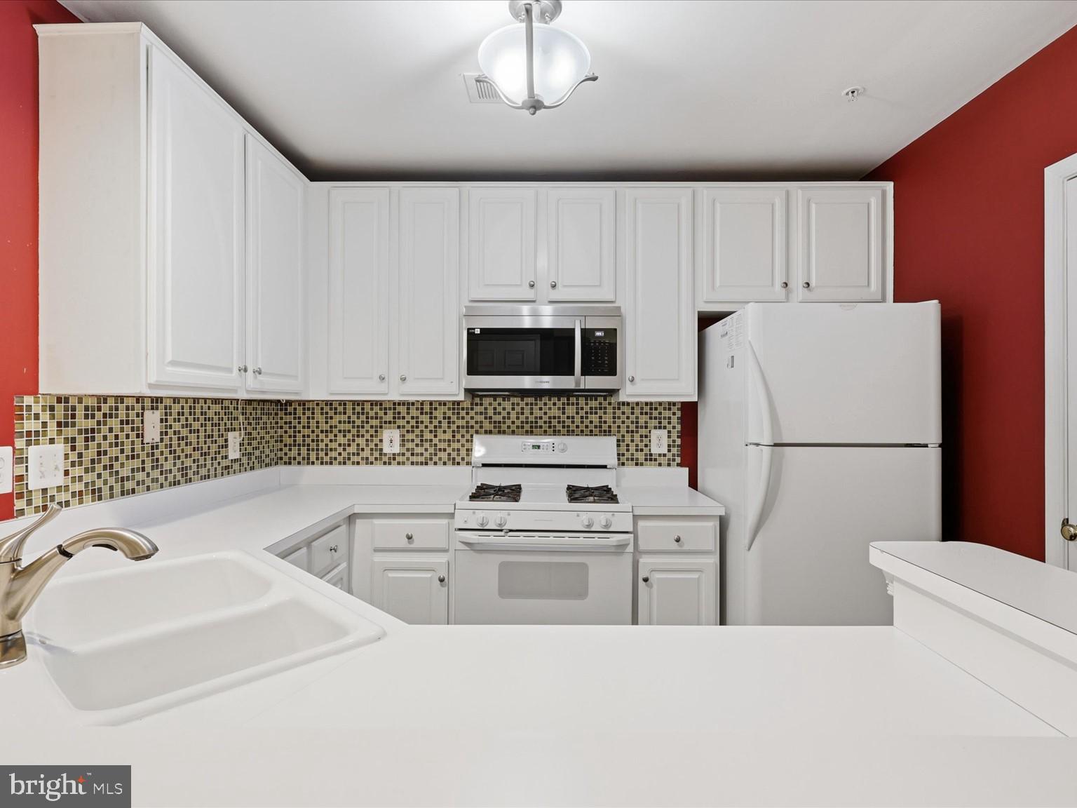 FAIR LAKES - Residential