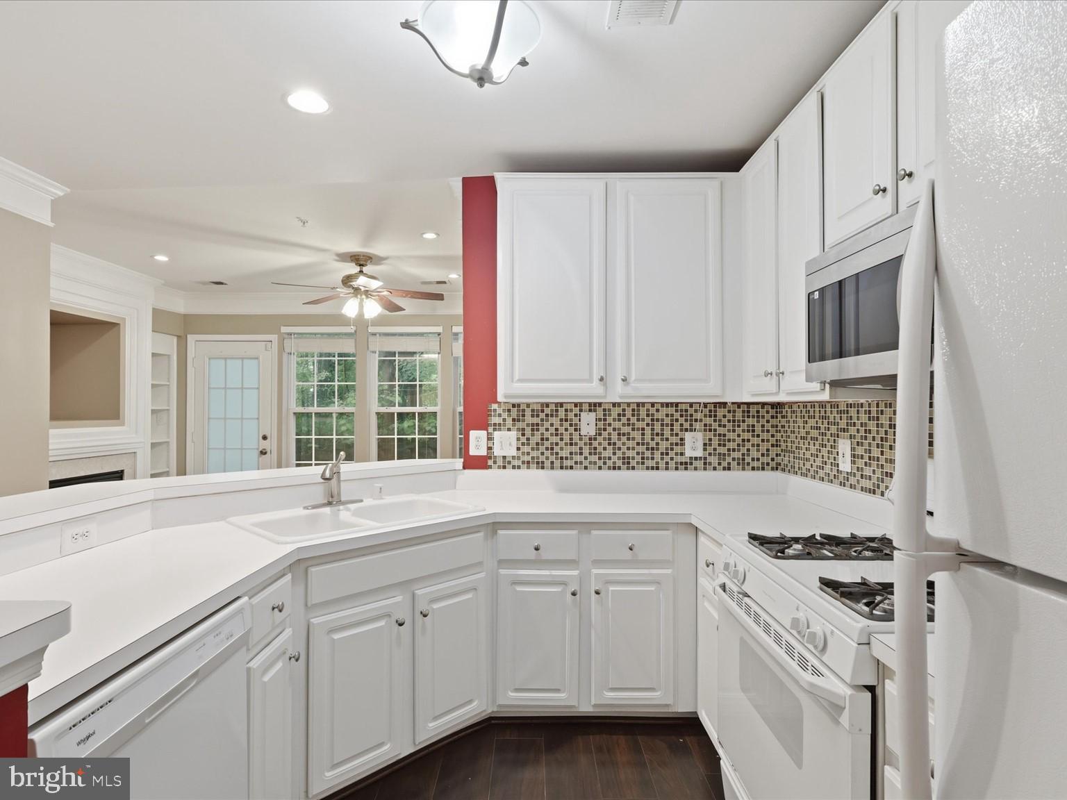 FAIR LAKES - Residential