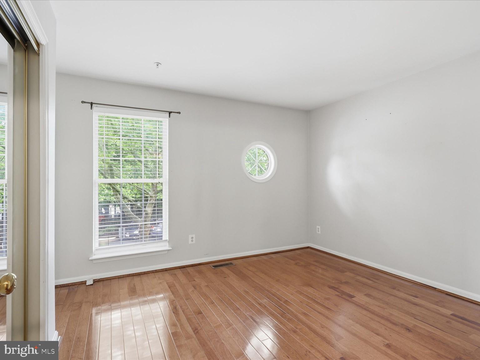 FAIR LAKES - Residential