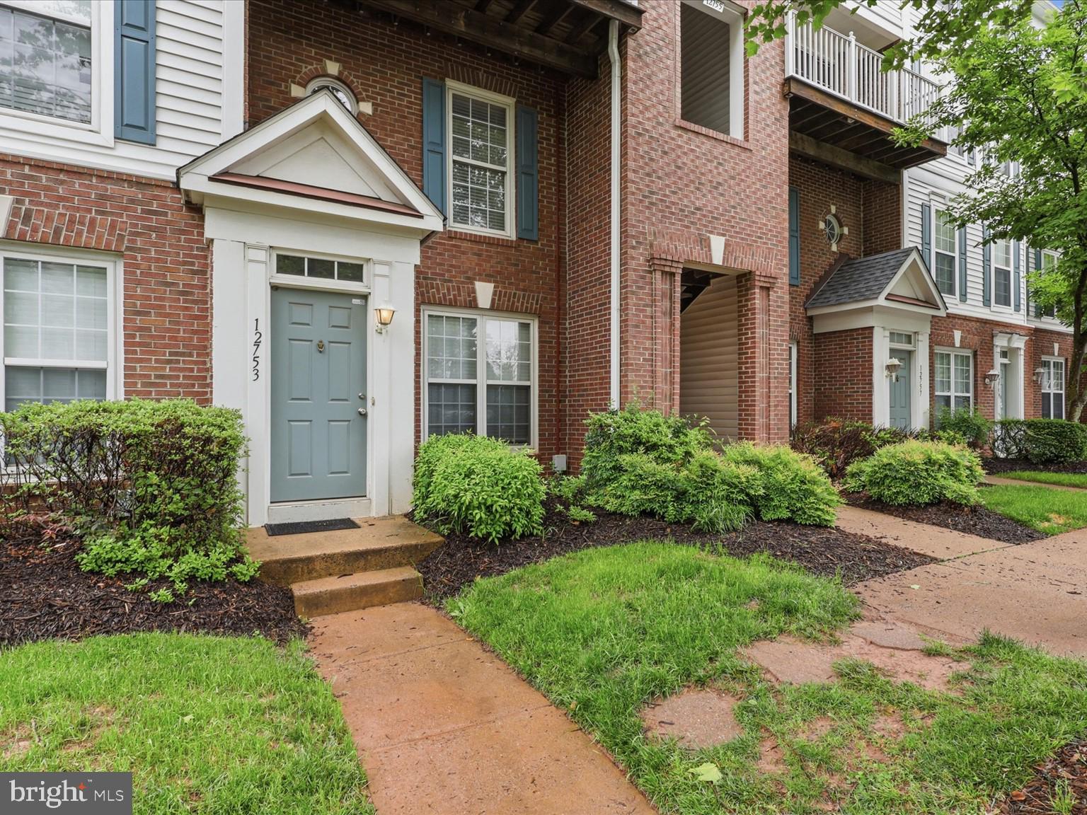 FAIR LAKES - Residential
