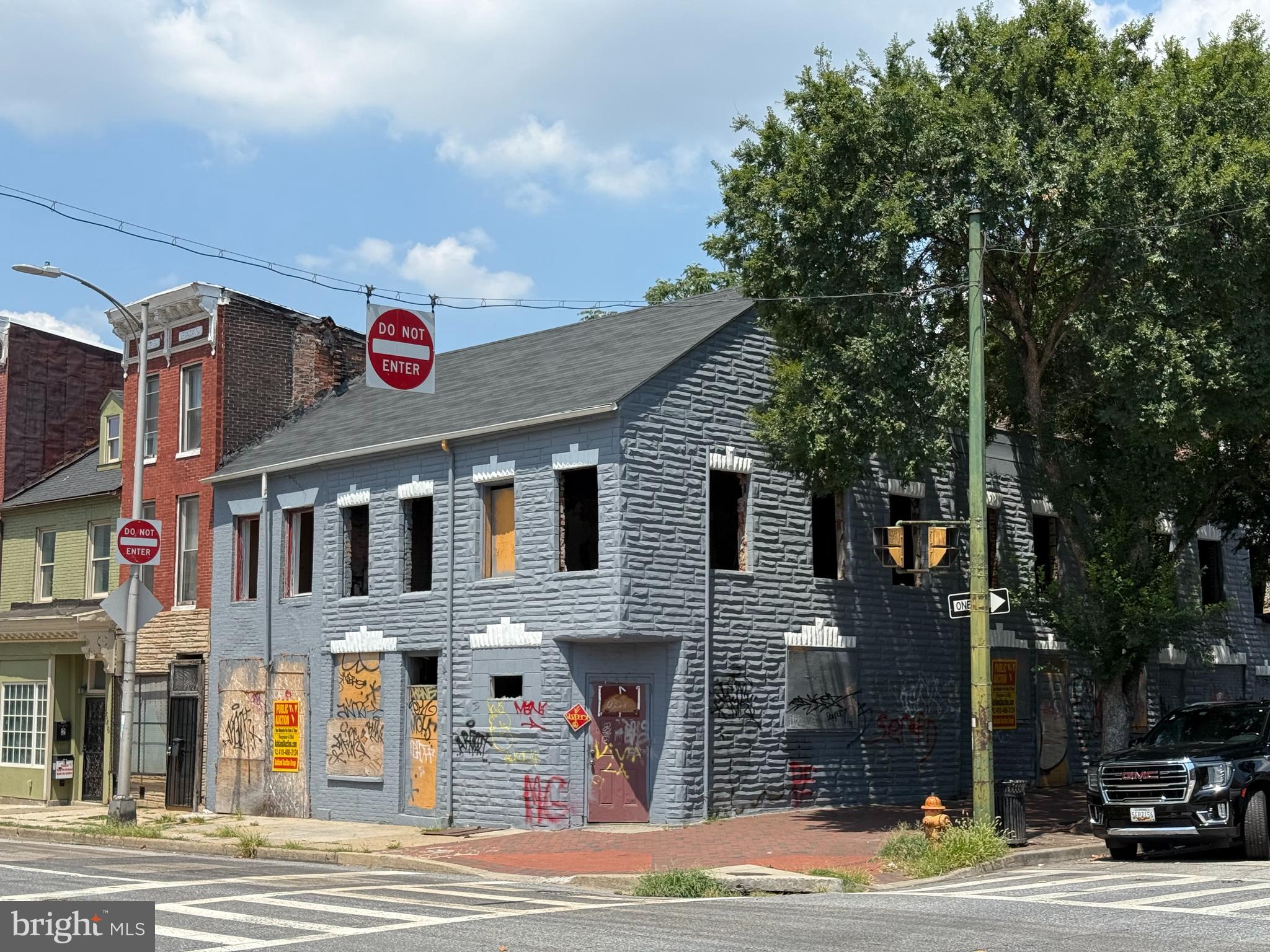 ONLINE AUCTION: Bidding begins 08/15/2025 @ 10:00 AM. Bidding ends 08/19/2025 @ 11:10 AM. List Price is Suggested Opening Bid. LOCATION! LOCATION! LOCATION!
2 Story commercial property in Washington Hill area of Baltimore City. Property is in close proximity to all the attractions in Harbor East and Fells Point, Patterson Park, John Hopkins Hospital, Northeast Market, & National Aquarium. Property is Vacant. Building is located on the intersection of S Broadway & E Pratt St. This intersection is heavily traveled. Deposit: $25,000.