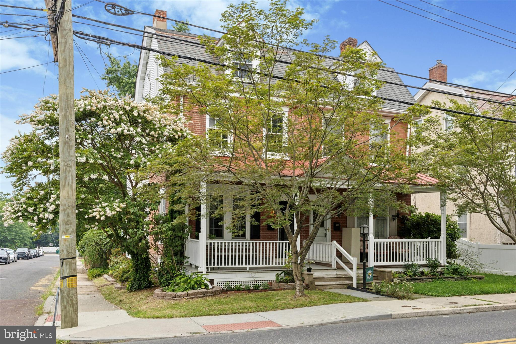 138 W WALNUT STREET