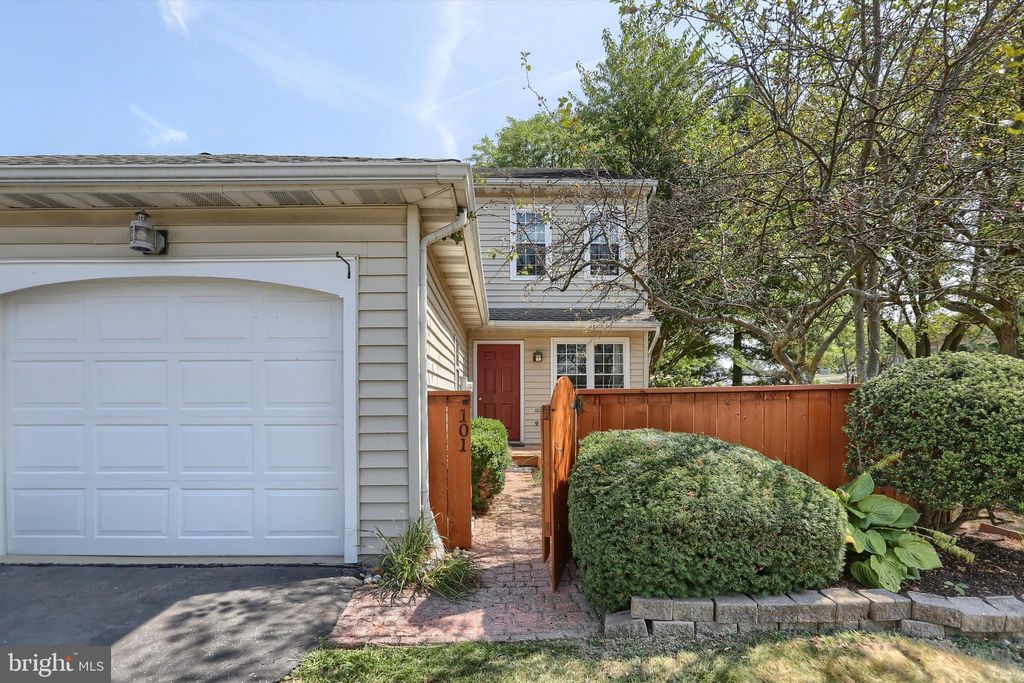 Photo of 101 TREETOPS DR, LANCASTER, PA 17601 (MLS # PALA2040260)