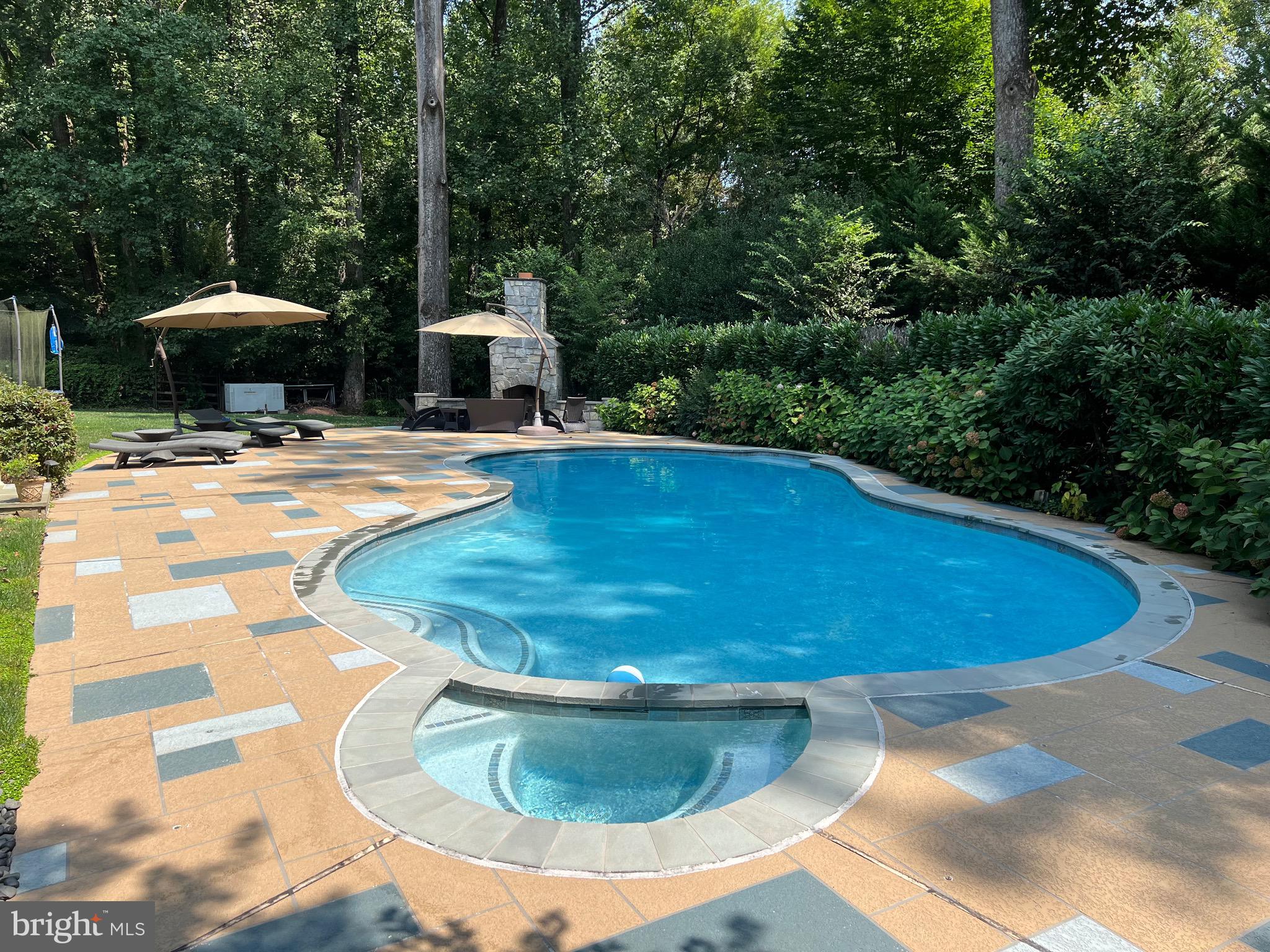 WILLIAMSBURG GARDENS - Residential