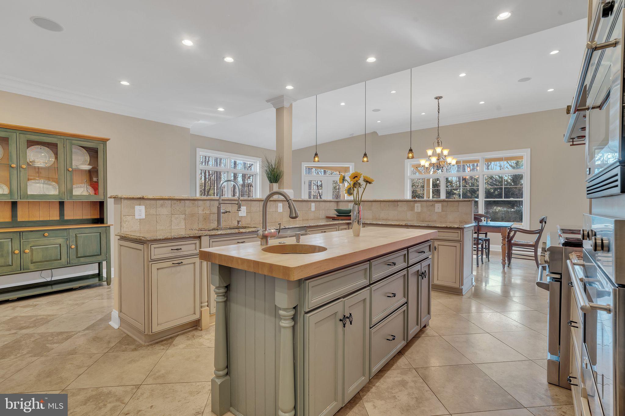 WILLIAMSBURG GARDENS - Residential