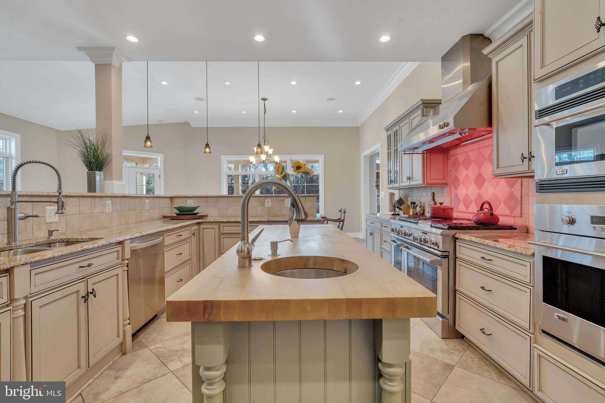 WILLIAMSBURG GARDENS - Residential