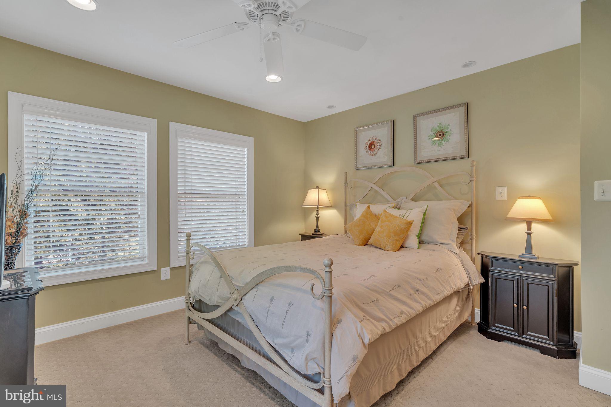 WILLIAMSBURG GARDENS - Residential