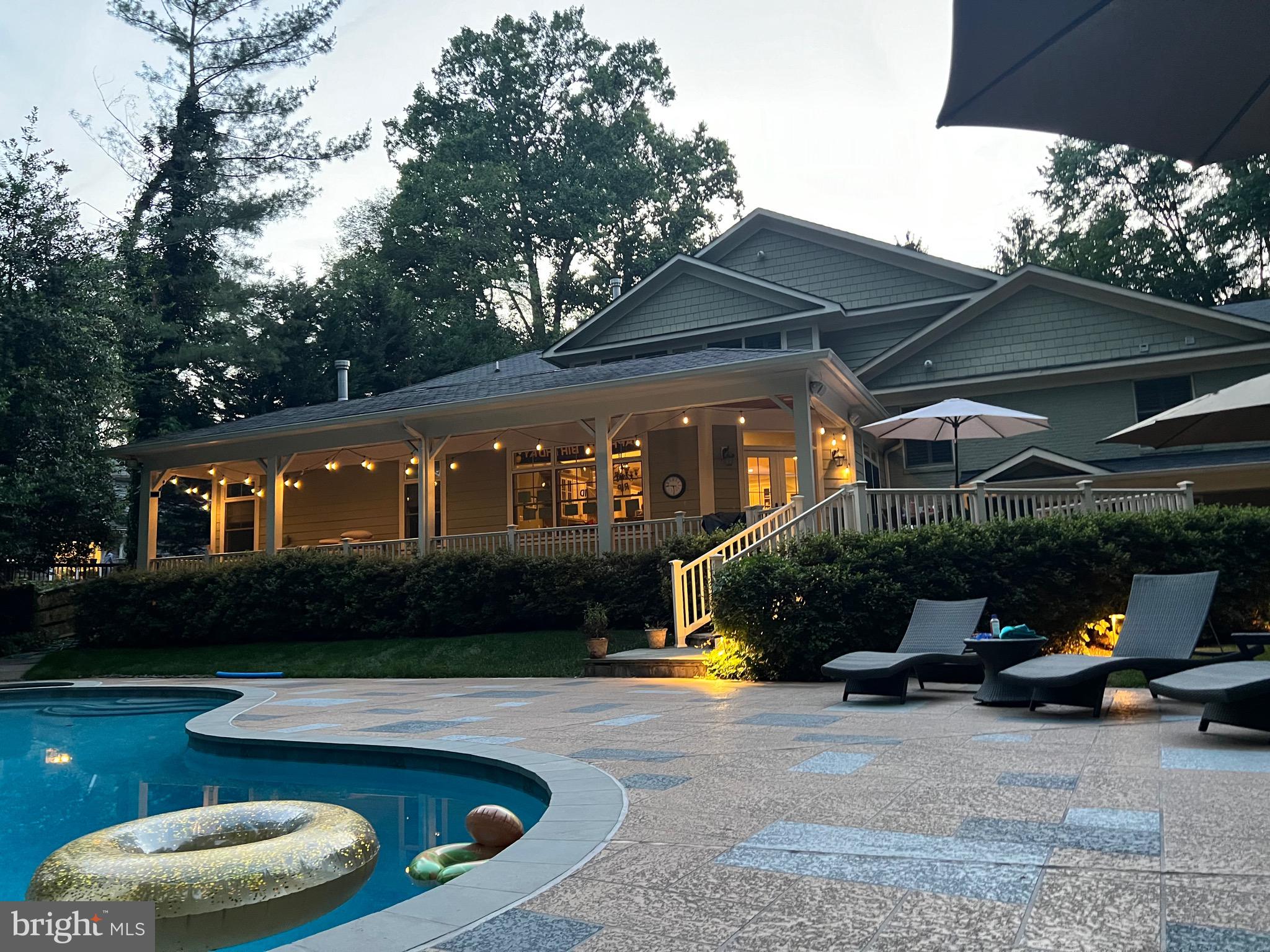 WILLIAMSBURG GARDENS - Residential