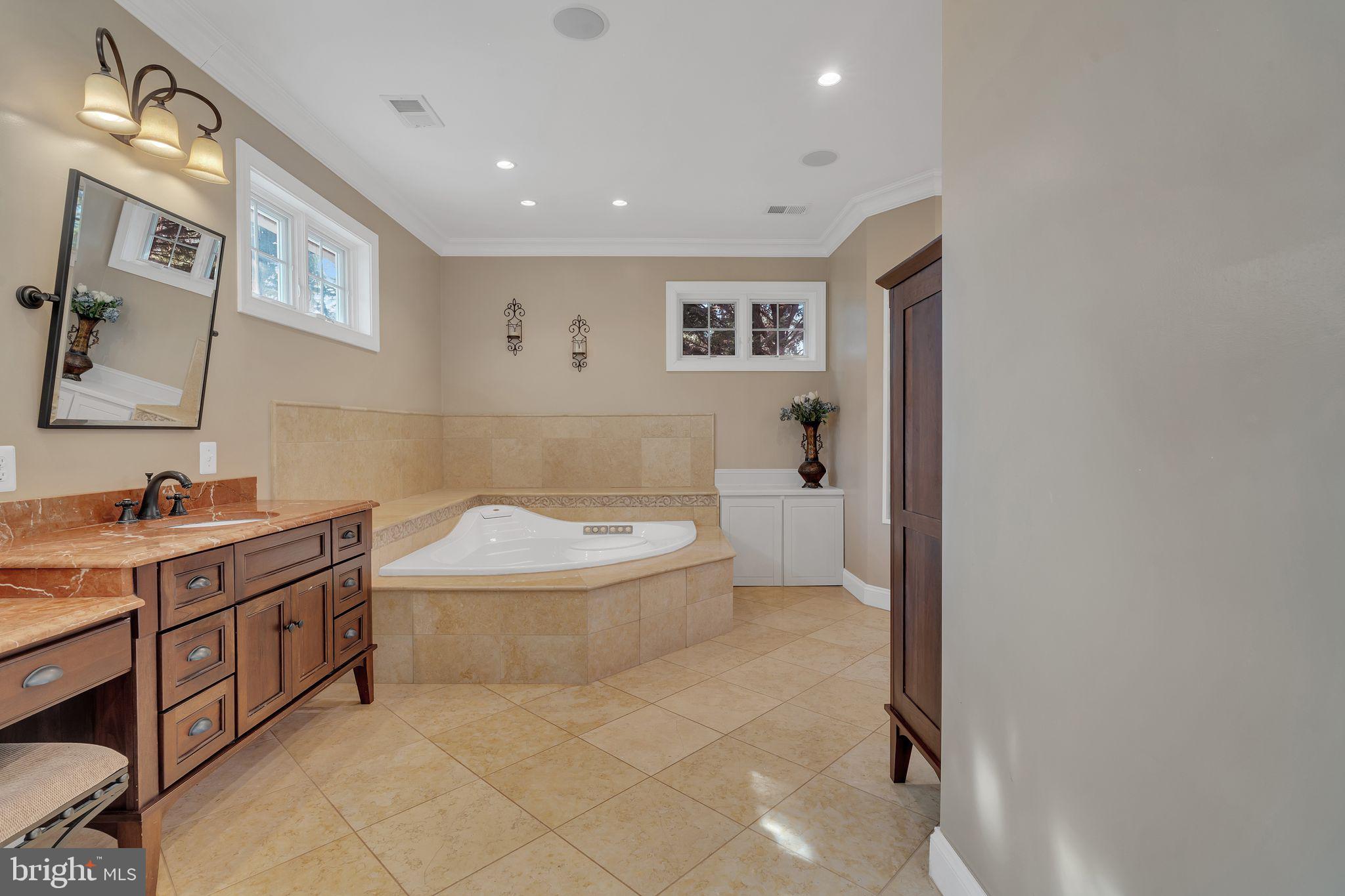 WILLIAMSBURG GARDENS - Residential