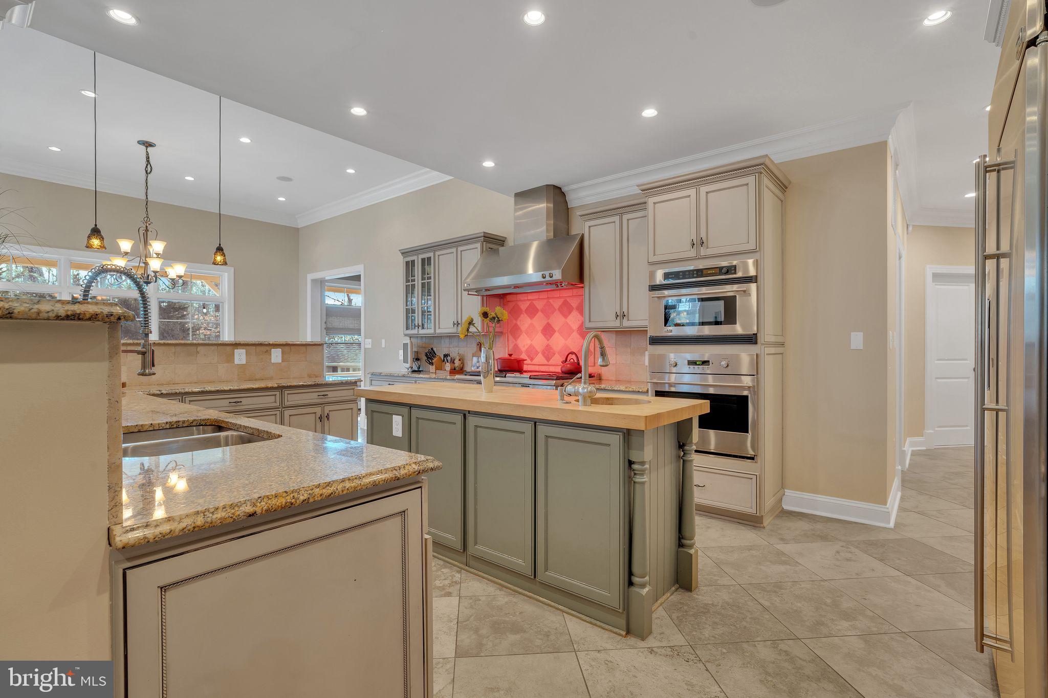 WILLIAMSBURG GARDENS - Residential