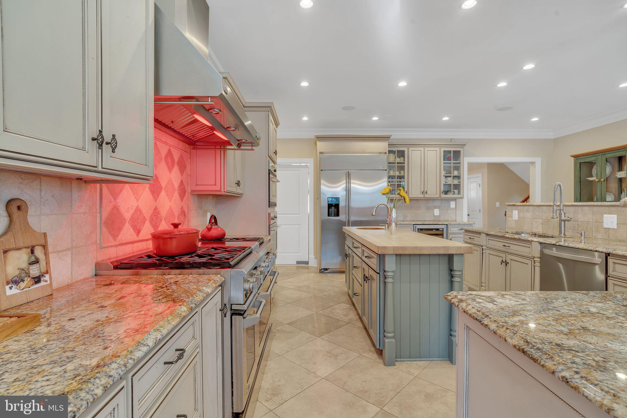 WILLIAMSBURG GARDENS - Residential