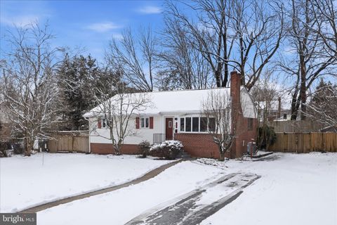 Photo of 3908 Longstreet Court, ANNANDALE, VA 22003 (MLS # VAFX2292328)