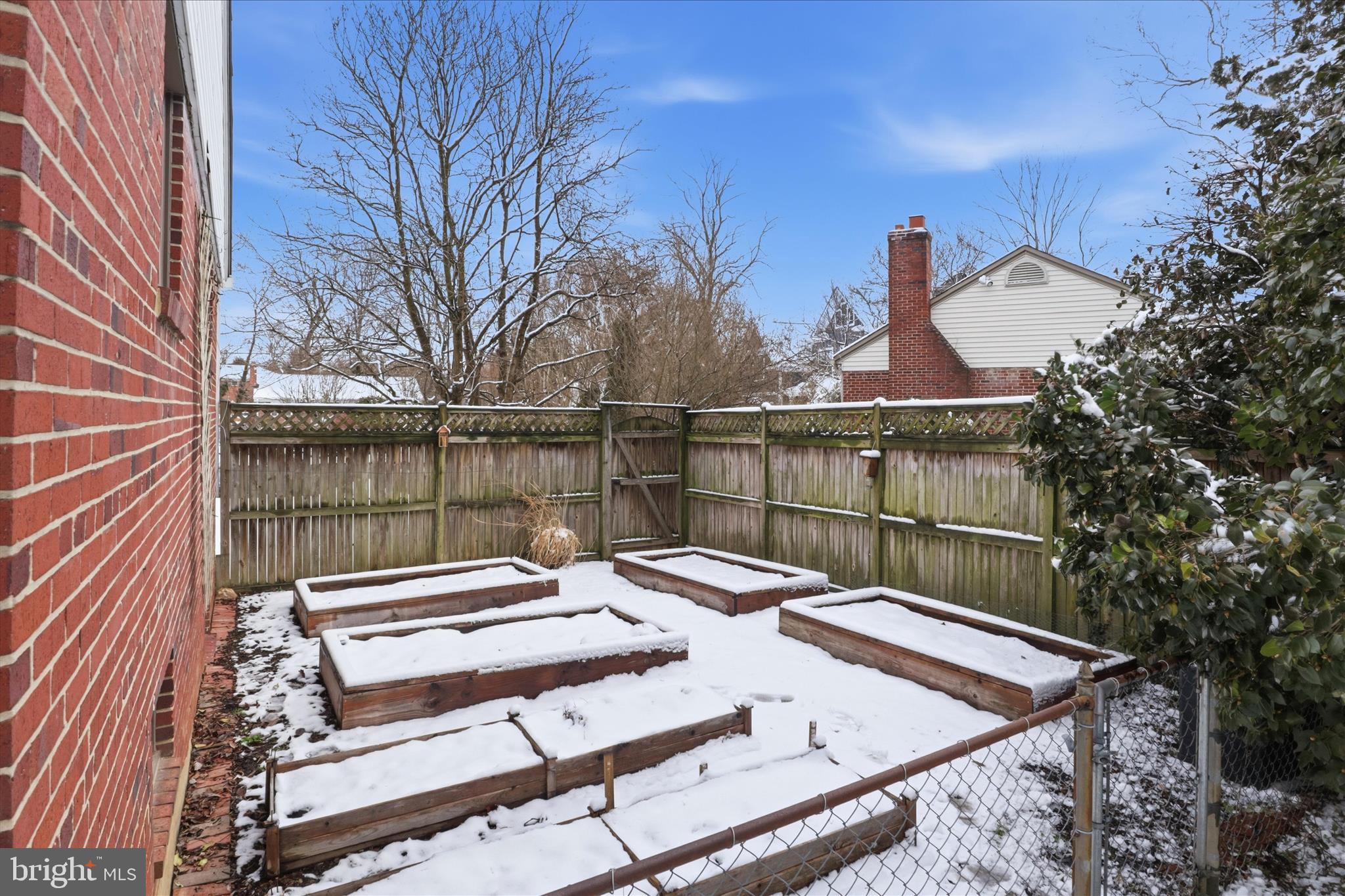 BROYHILL CREST - Residential