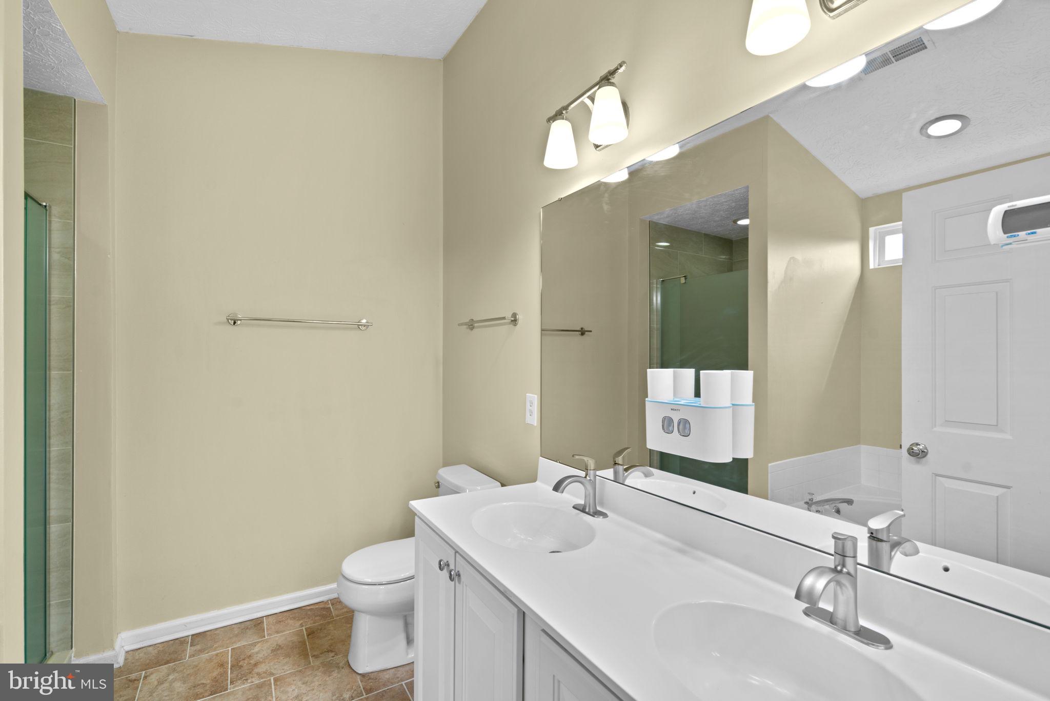 ENCLAVE AT SEVEN OAKS - Residential Lease