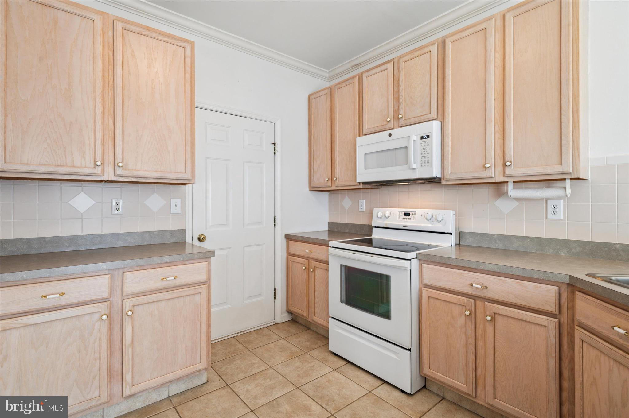 136 W REYNARD LANE