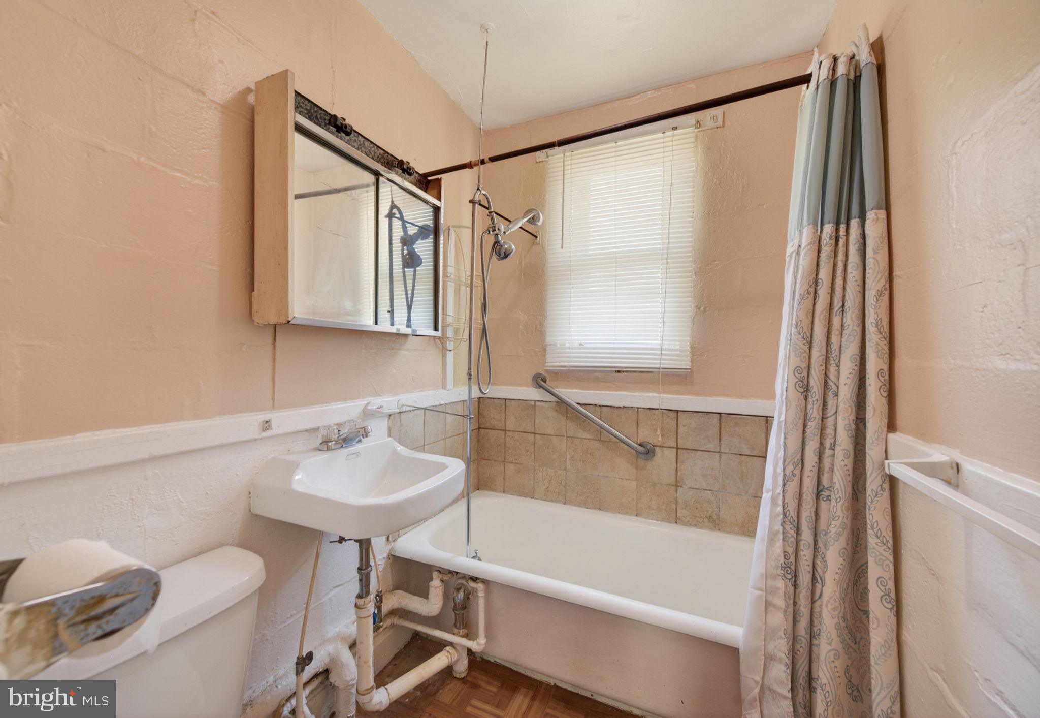 ARMISTEAD GARDENS - Residential