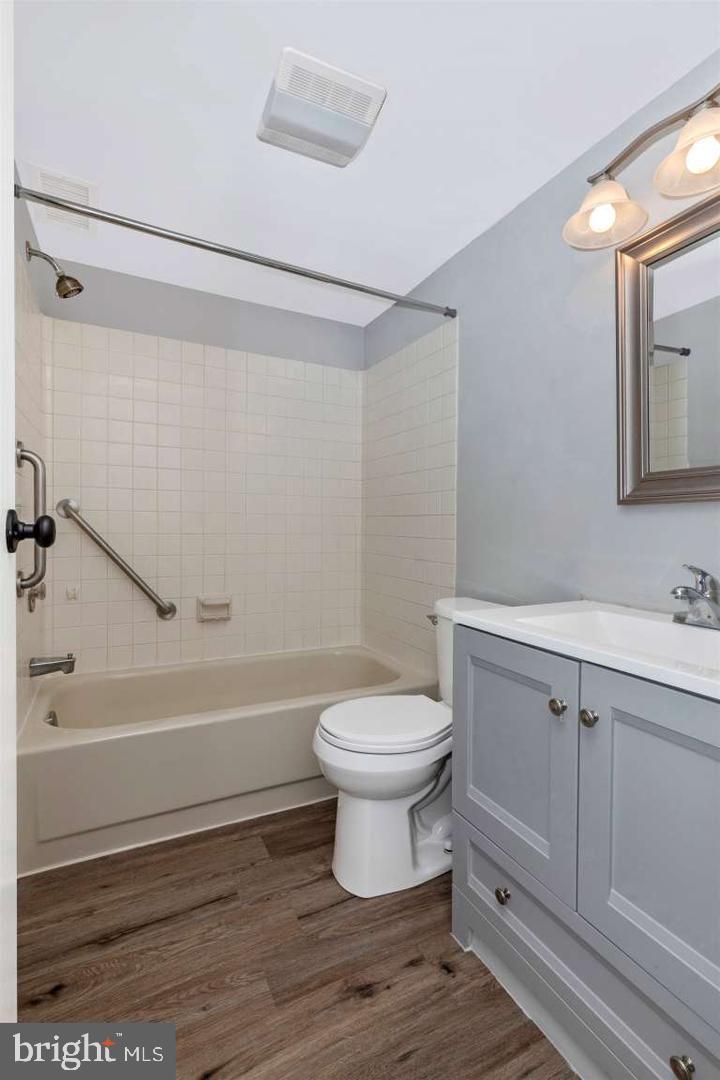 TOWAMENCIN CONDOS - Residential Lease